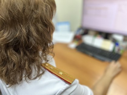 Жительница Ханты-Мансийска обвиняется в истязании малолетнего ребенка и неисполнении обязанностей по воспитанию несовершеннолетнего